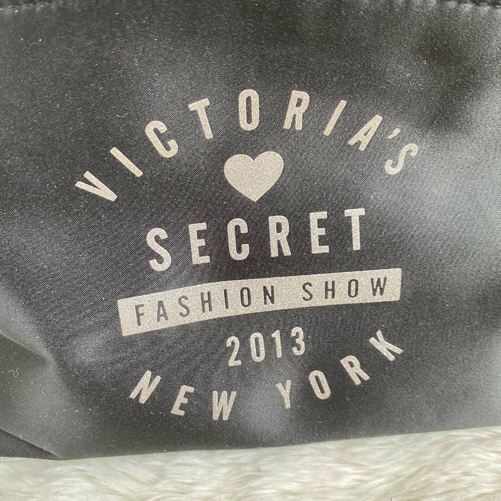 Victoria's Secret Pouch Fashion Show 2013 Cosmetic Organizer Case Black Bag VS - Picture 5 of 10